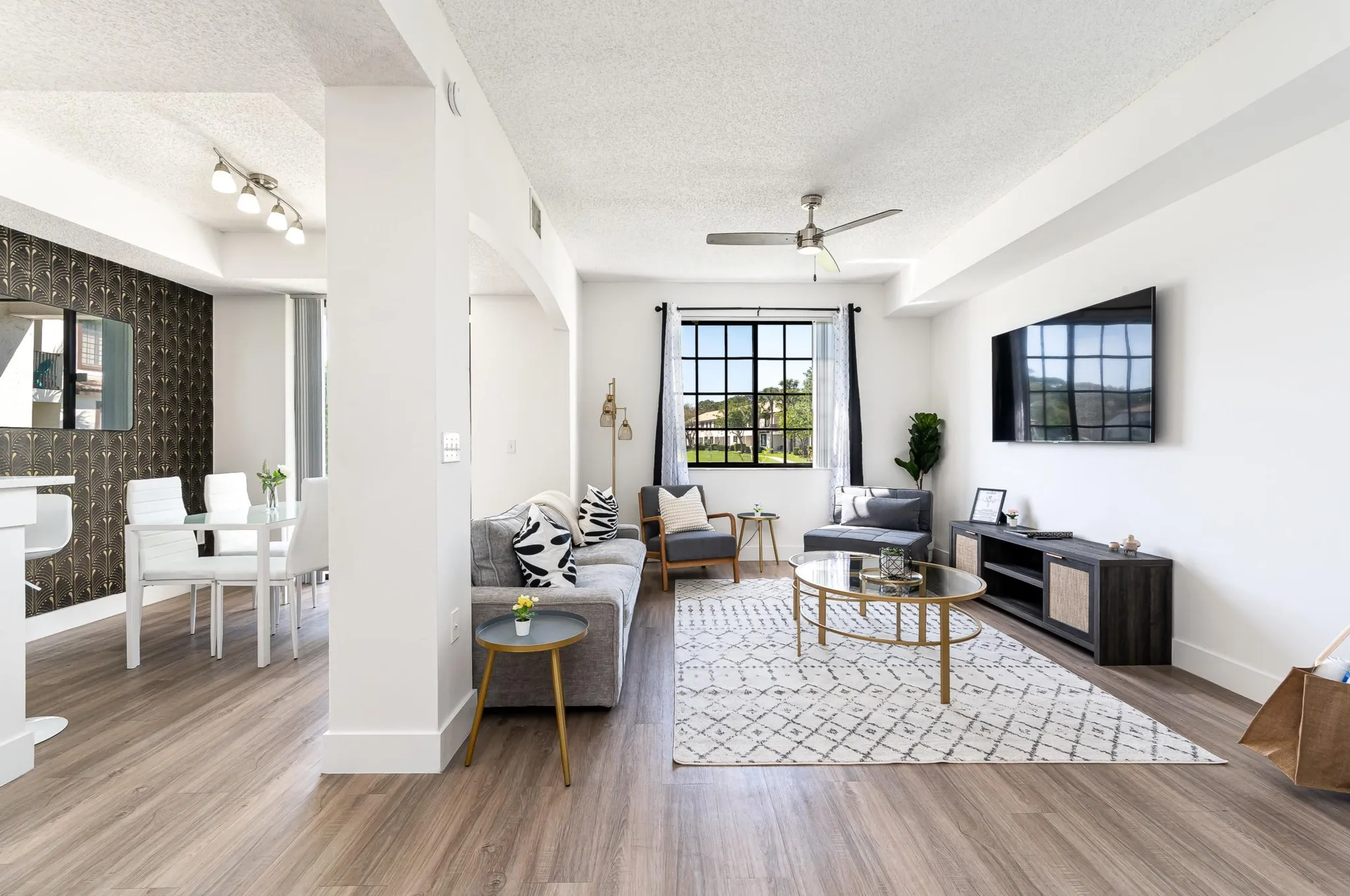 Newly Renovated Delray Townhome – King Suite, 15mins to Downtown