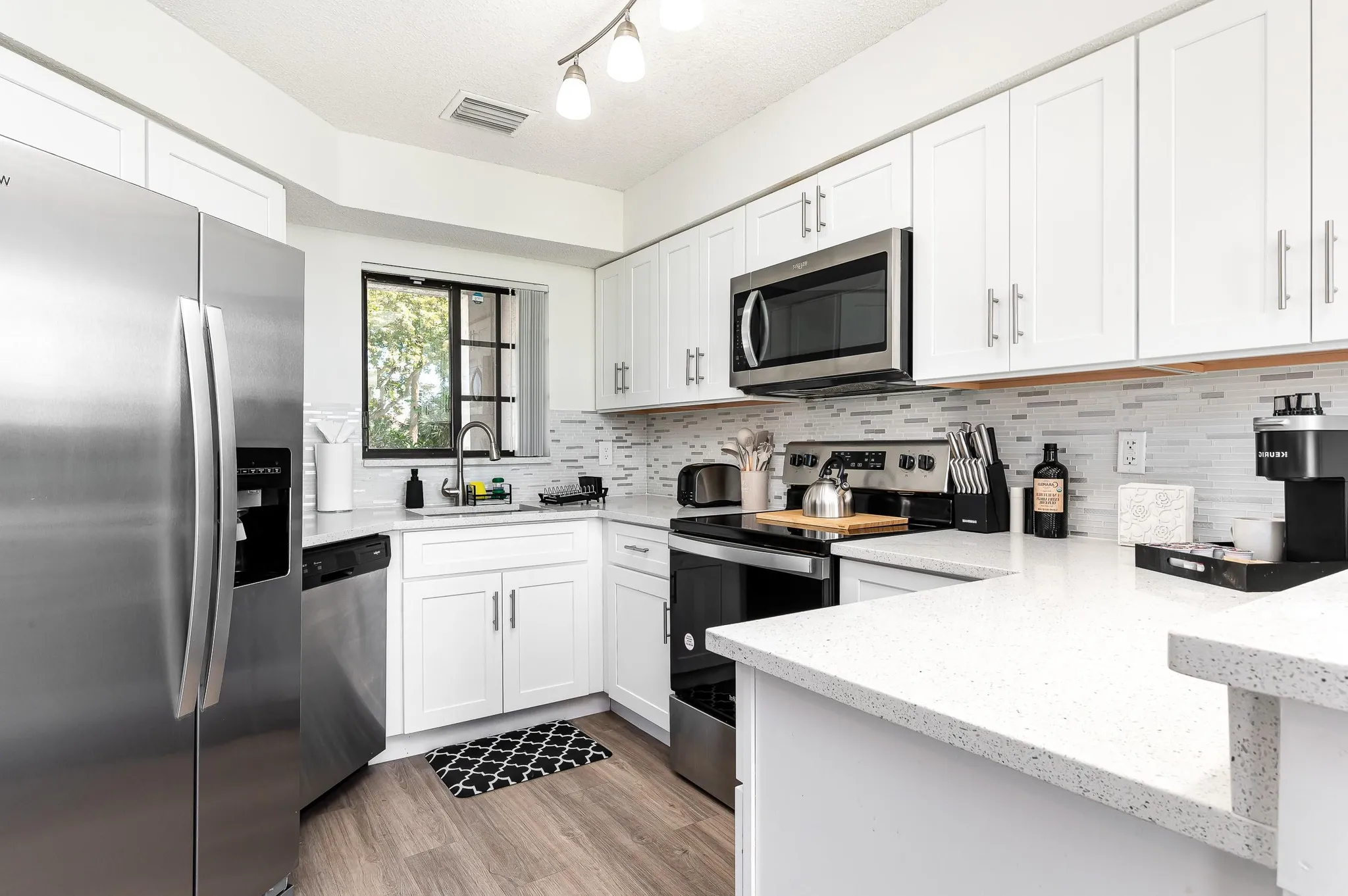 Newly Renovated Delray Townhome – King Suite, 15mins to Downtown