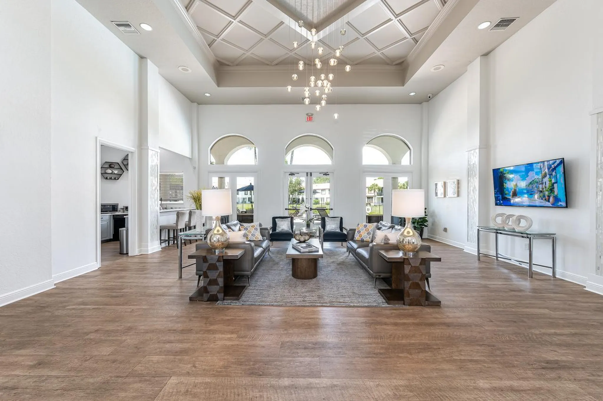 Recently Remodeled Townhome with King bed 15mins to beach