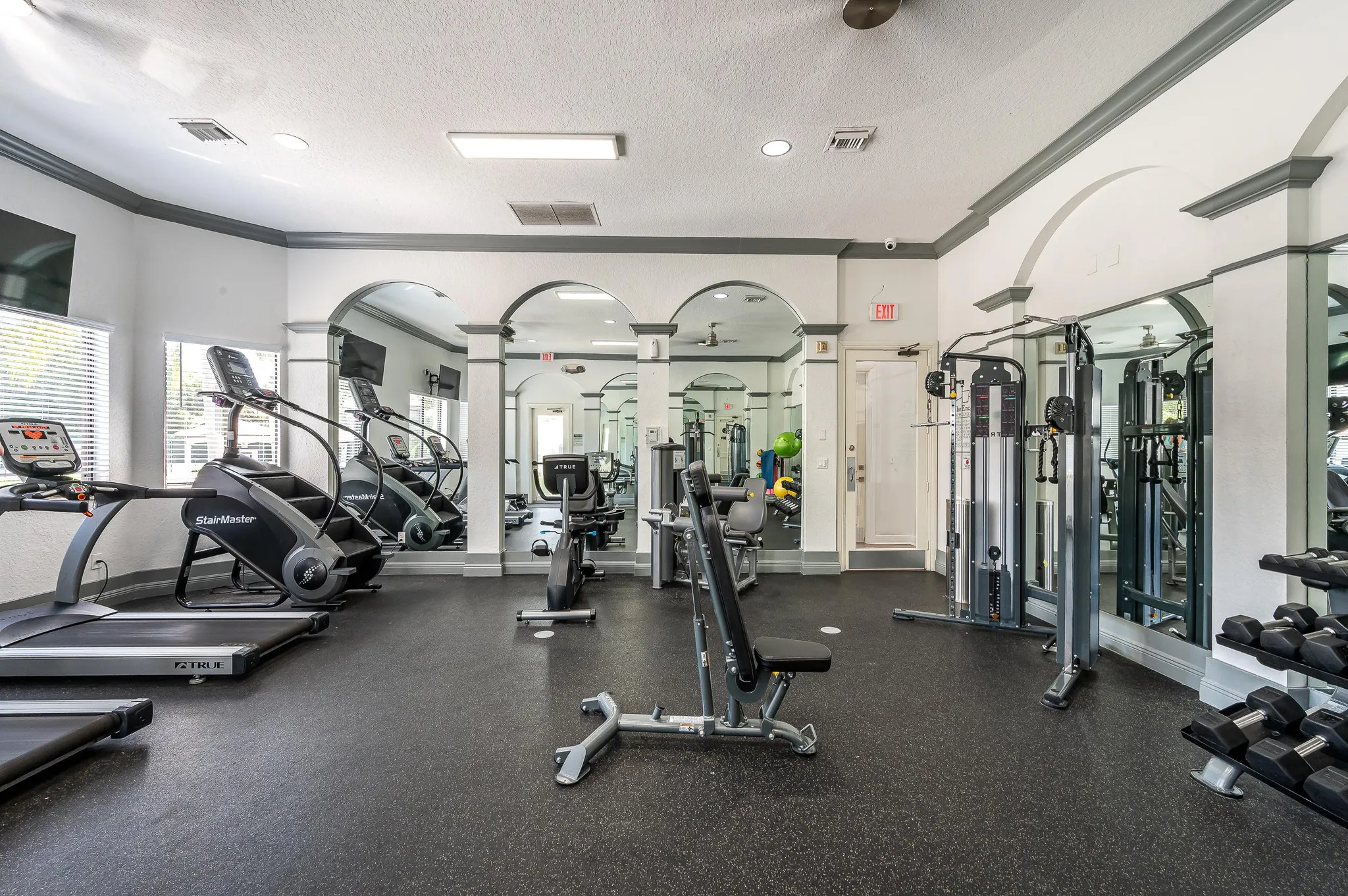 Delray Beach Haven: Serene Lakeview Getaway