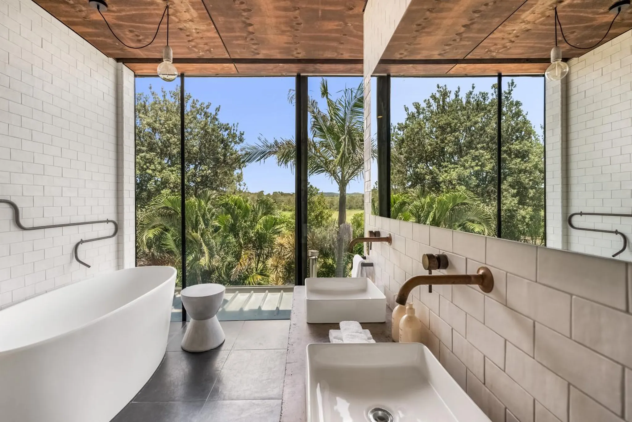 Beachbox - Walk to Beach w/ Pool