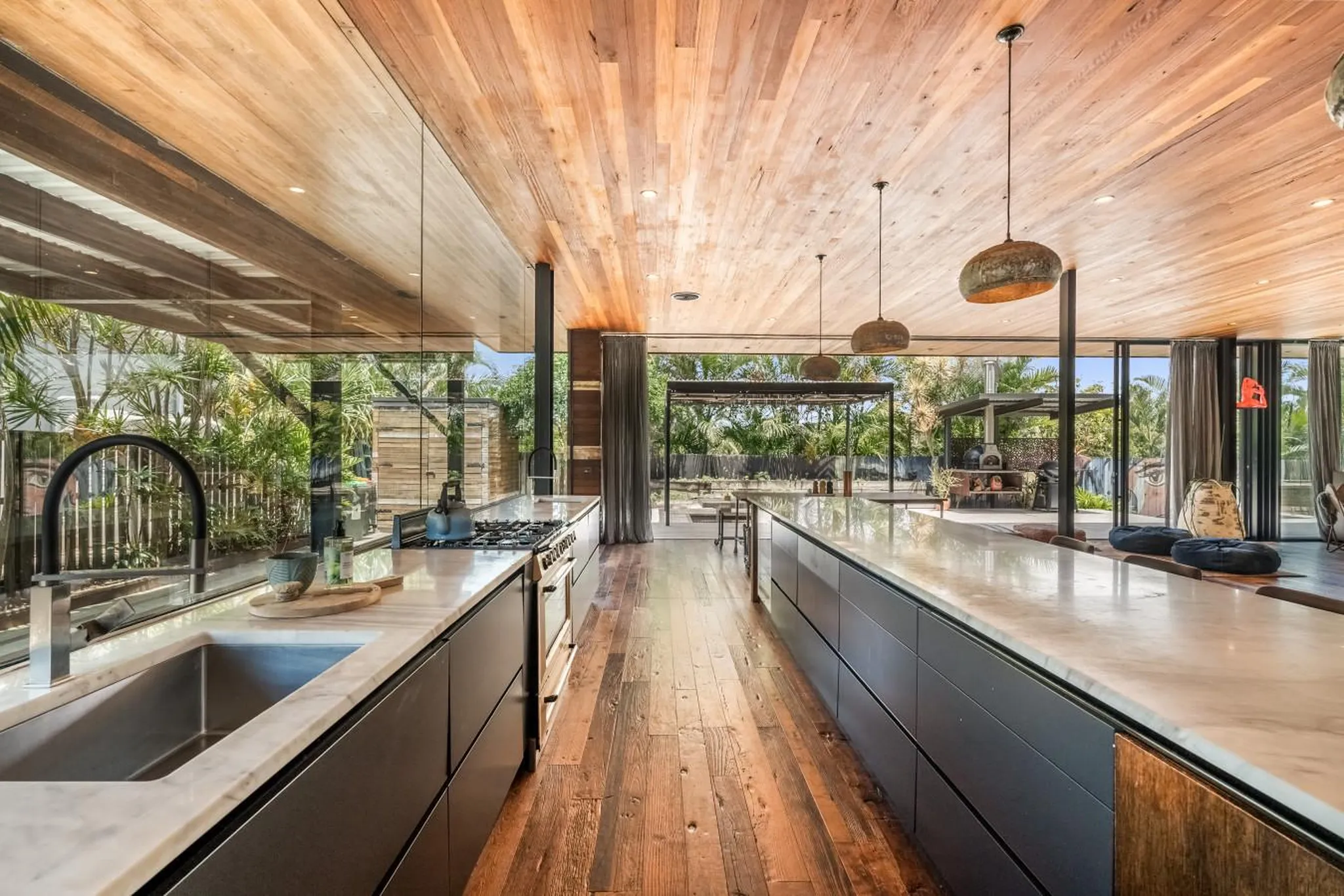 Beachbox - Walk to Beach w/ Pool