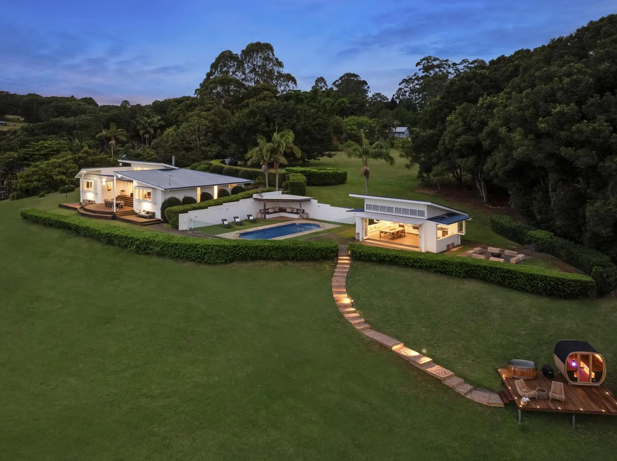 Byrons Brae – Tranquil Estate w/ Pool & Views