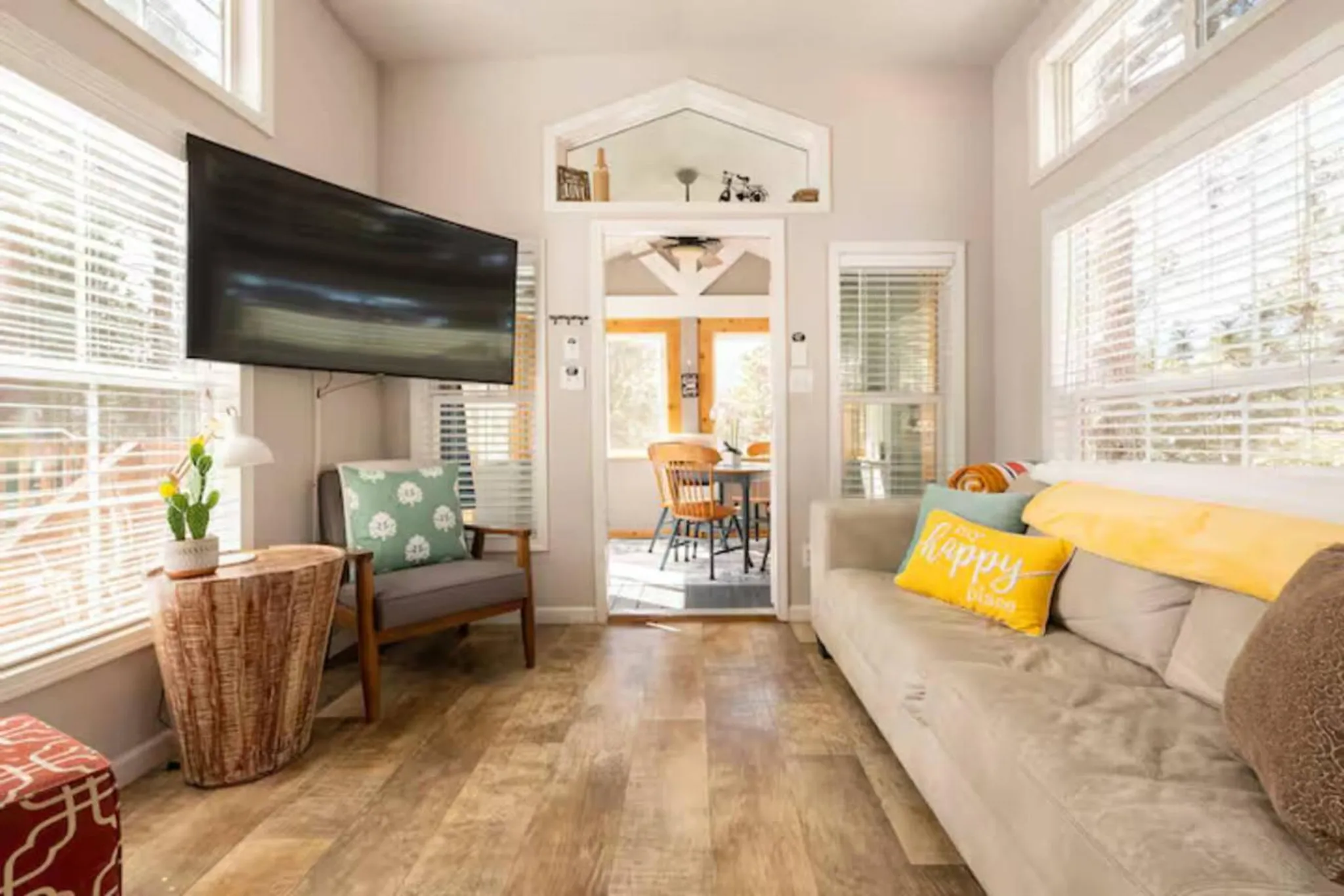 Sunny Tiny Haven | BBQ, Fresh Vibes & Peak Views