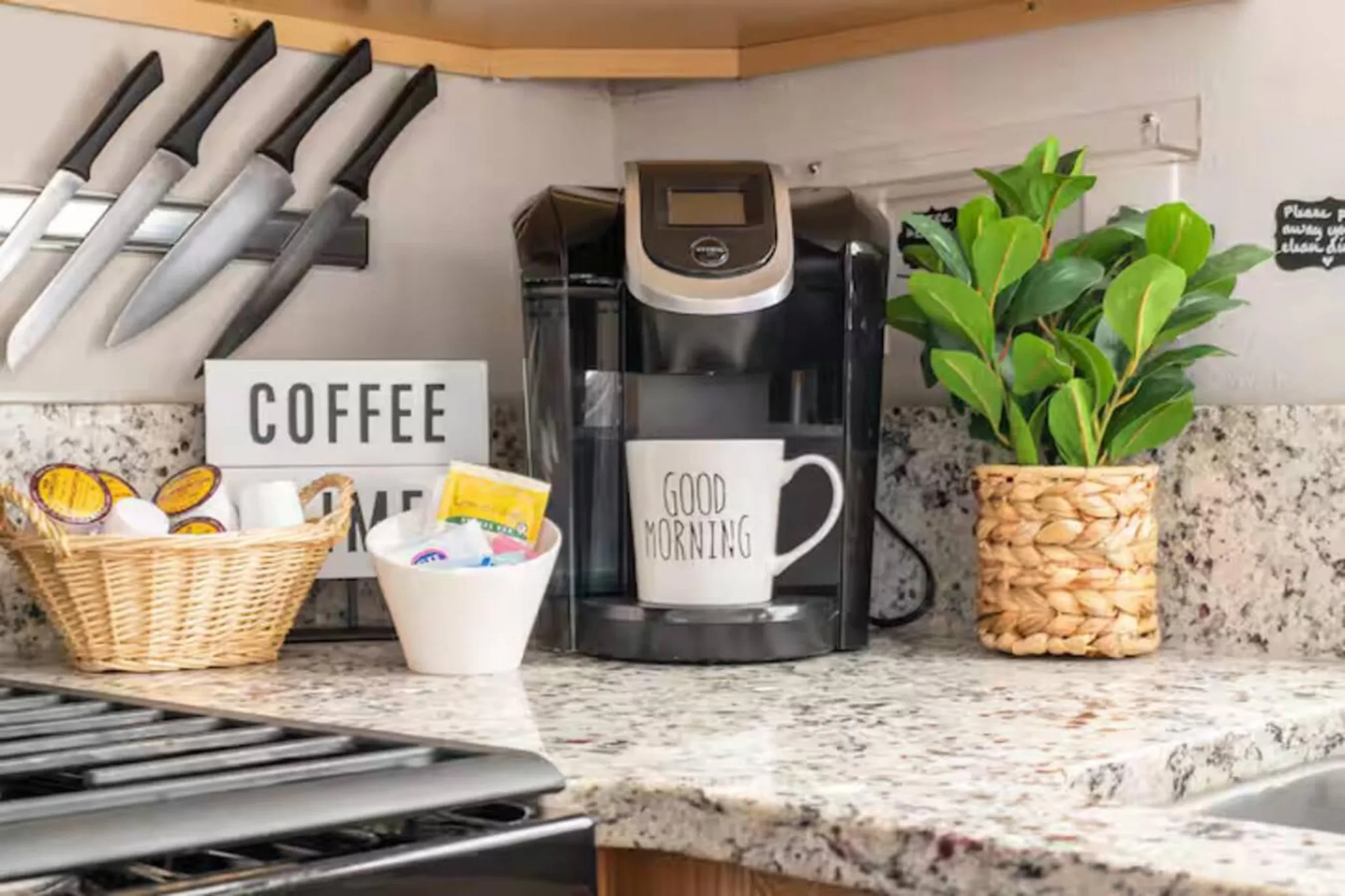 Sunny Tiny Haven | BBQ, Fresh Vibes & Peak Views