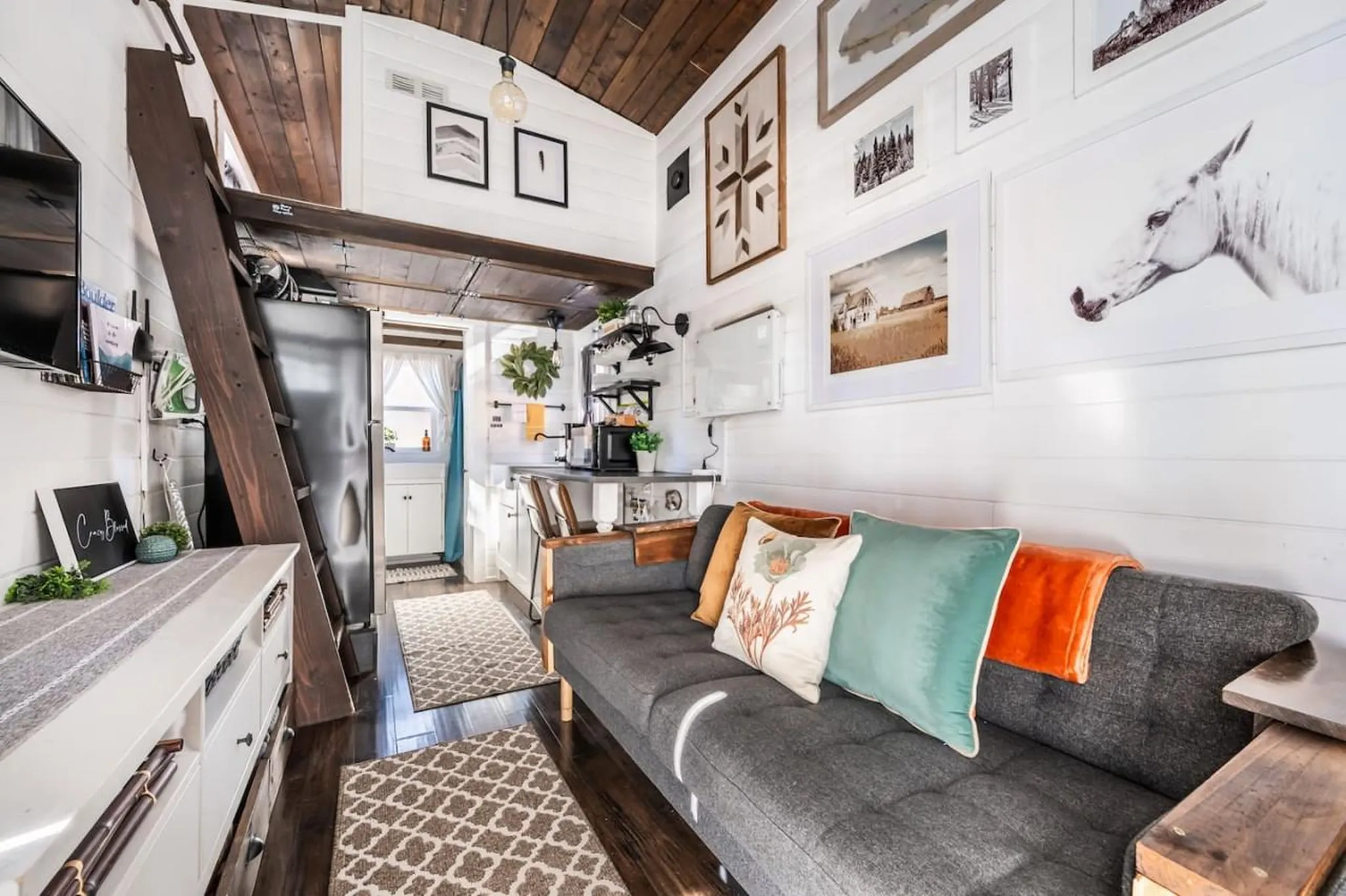 Santacon Lodge: 3BR w Mountain Views & Yard