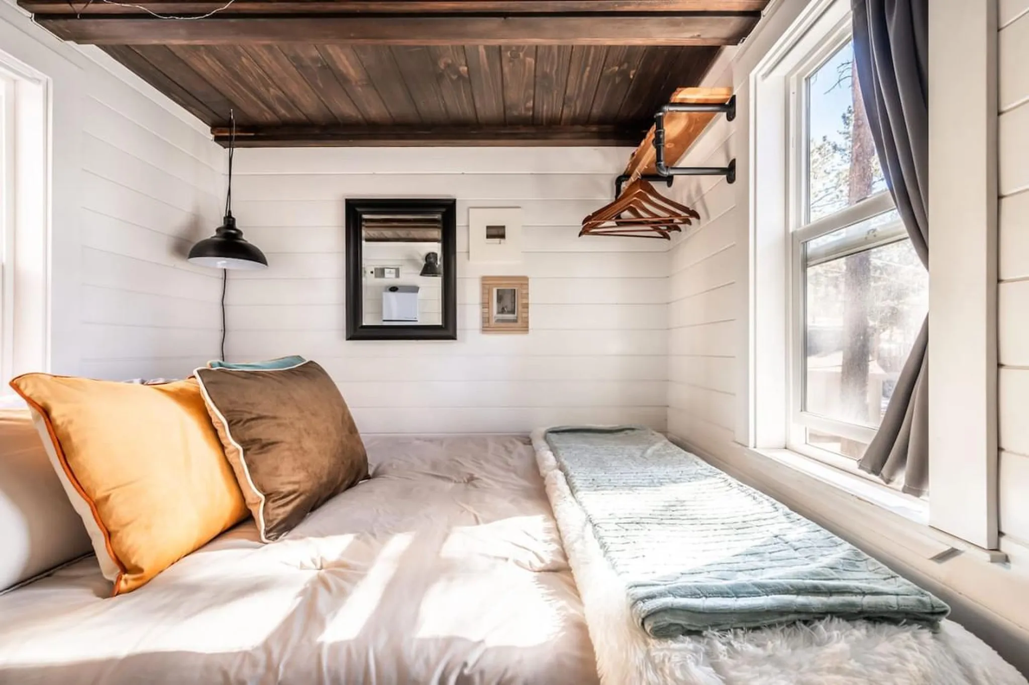 Santacon Lodge: 3BR w Mountain Views & Yard