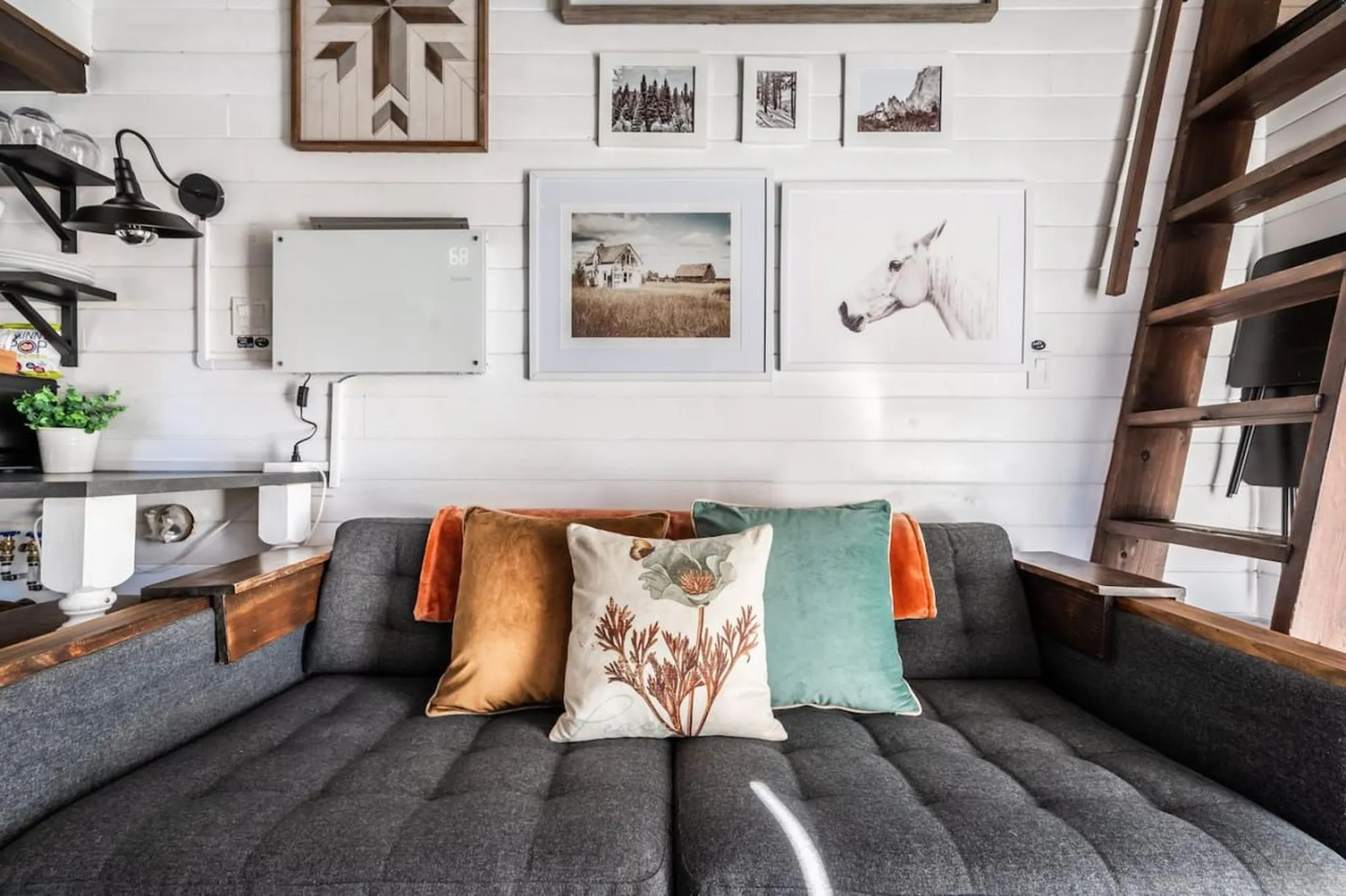 Santacon Lodge: 3BR w Mountain Views & Yard