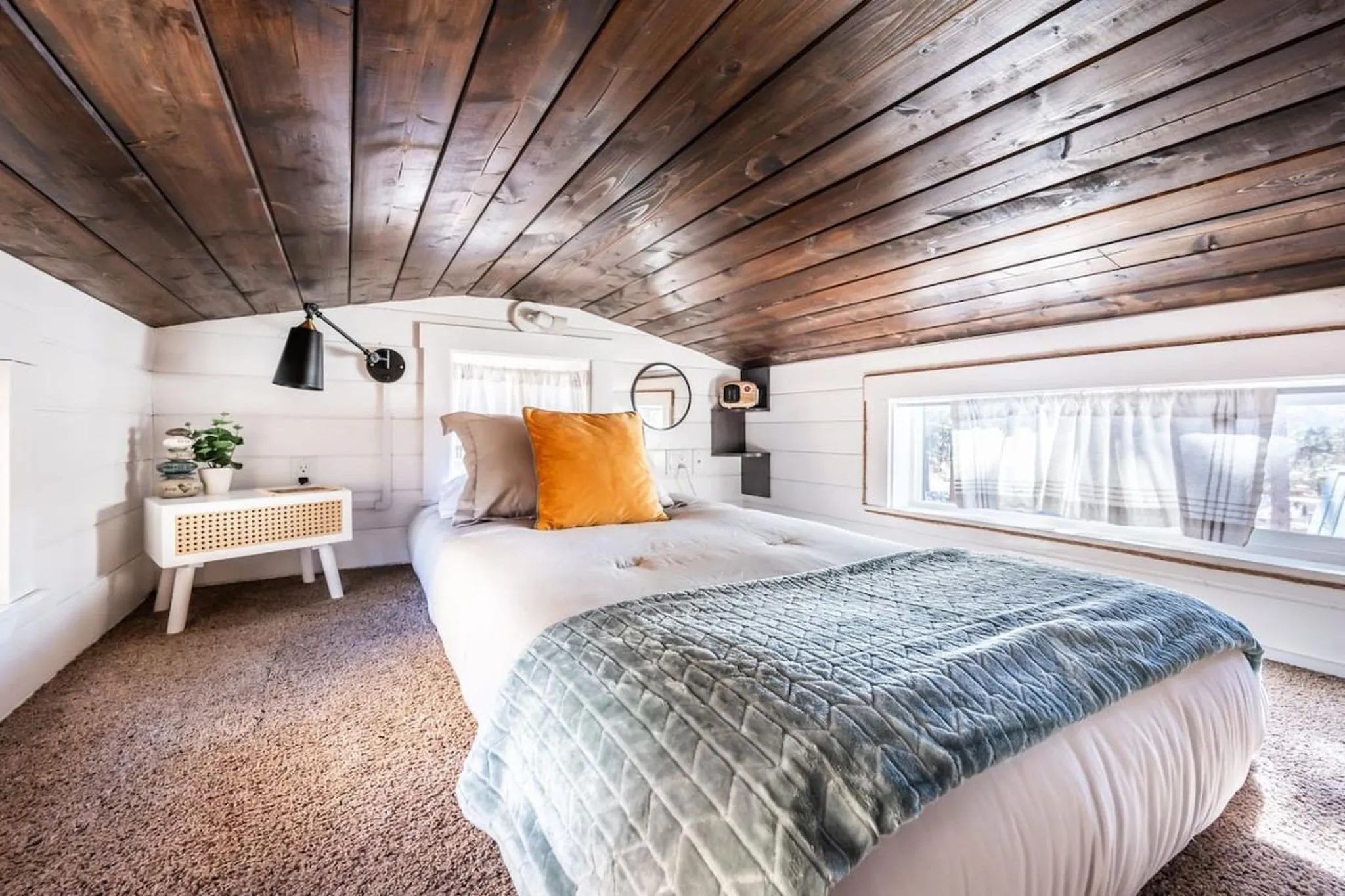 Santacon Lodge: 3BR w Mountain Views & Yard