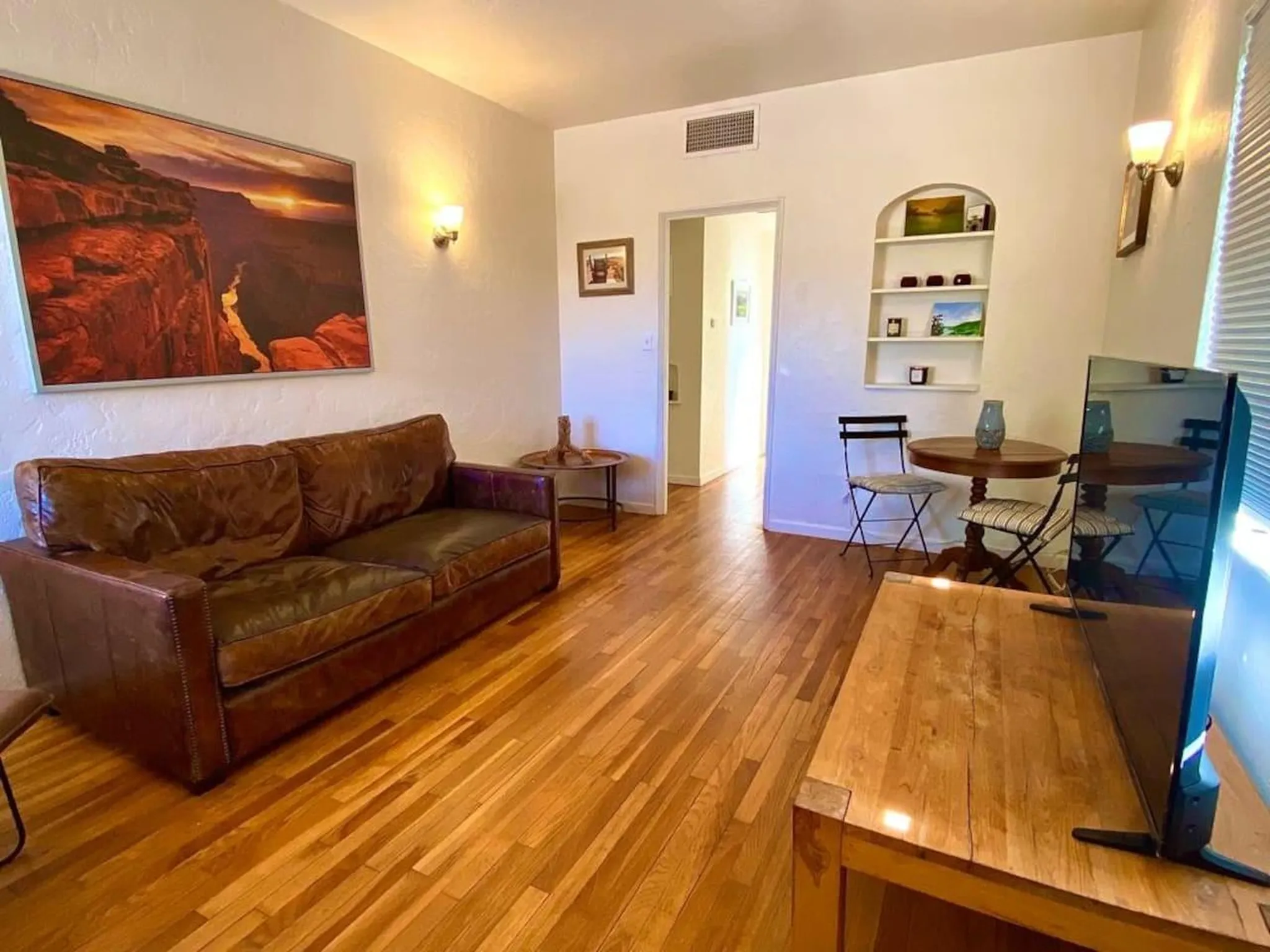 Historic Bungalow near U of A !