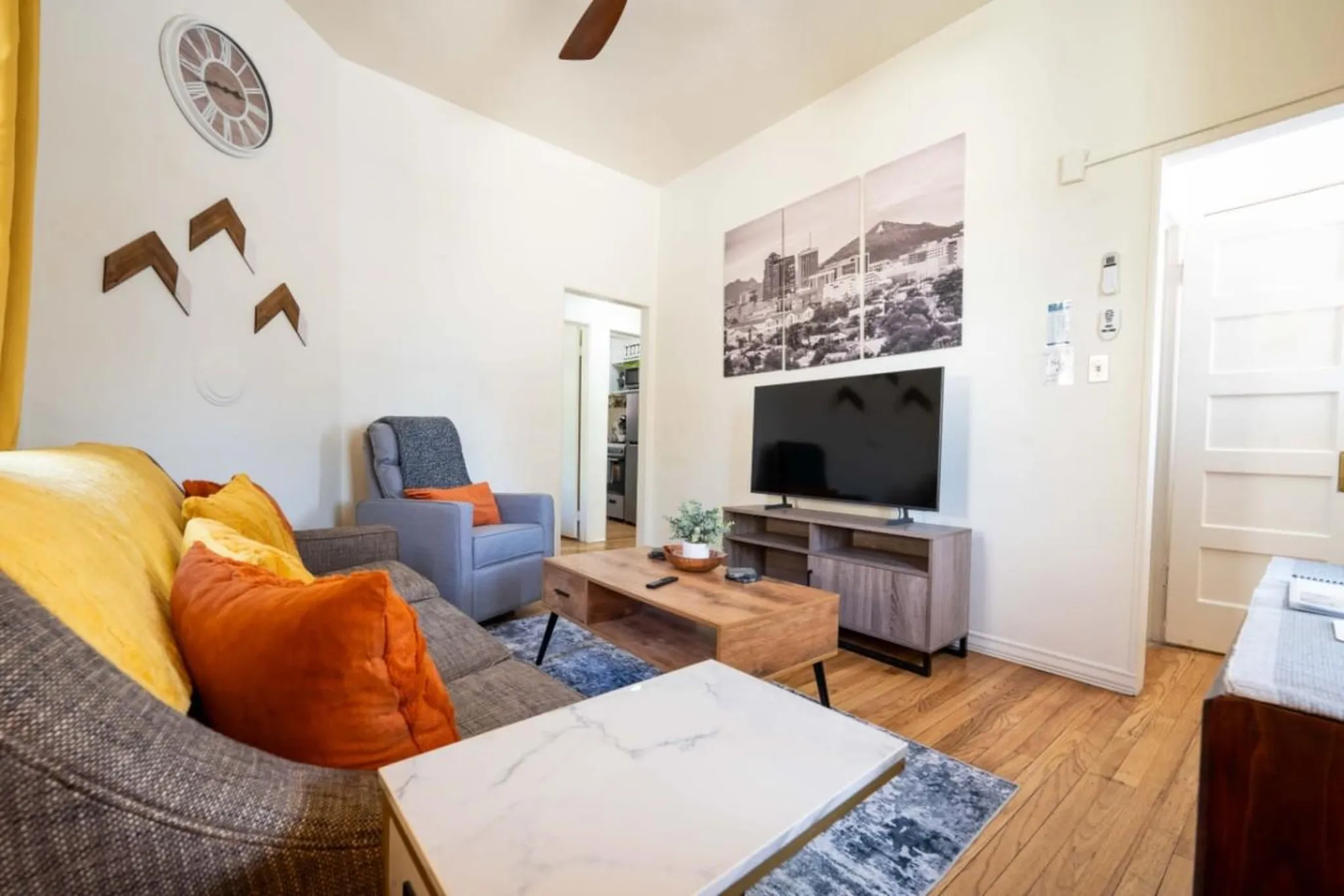 Light 1BR by UofA · Office · Back garden · Pets ok