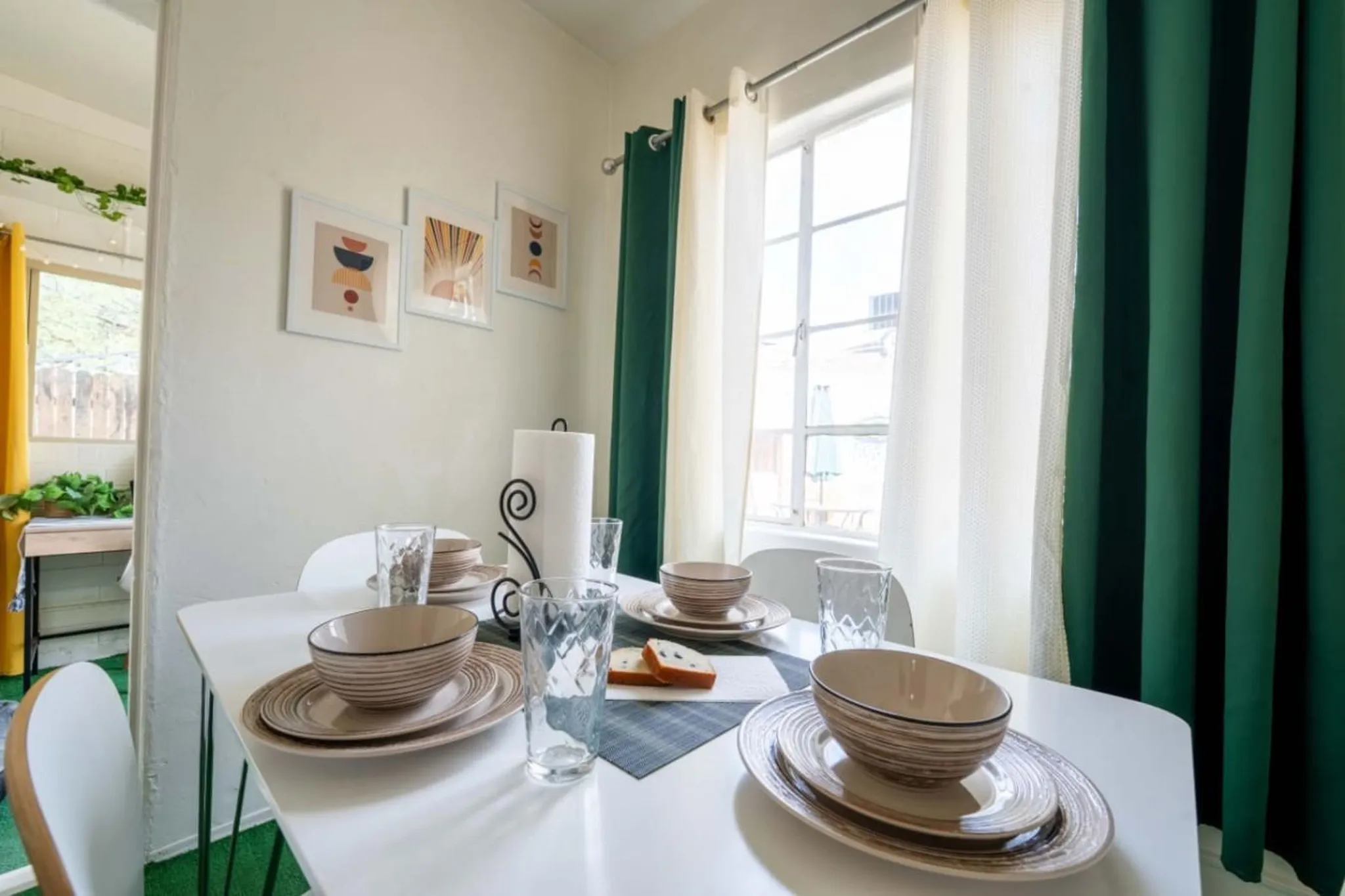 Light 1BR by UofA · Office · Back garden · Pets ok