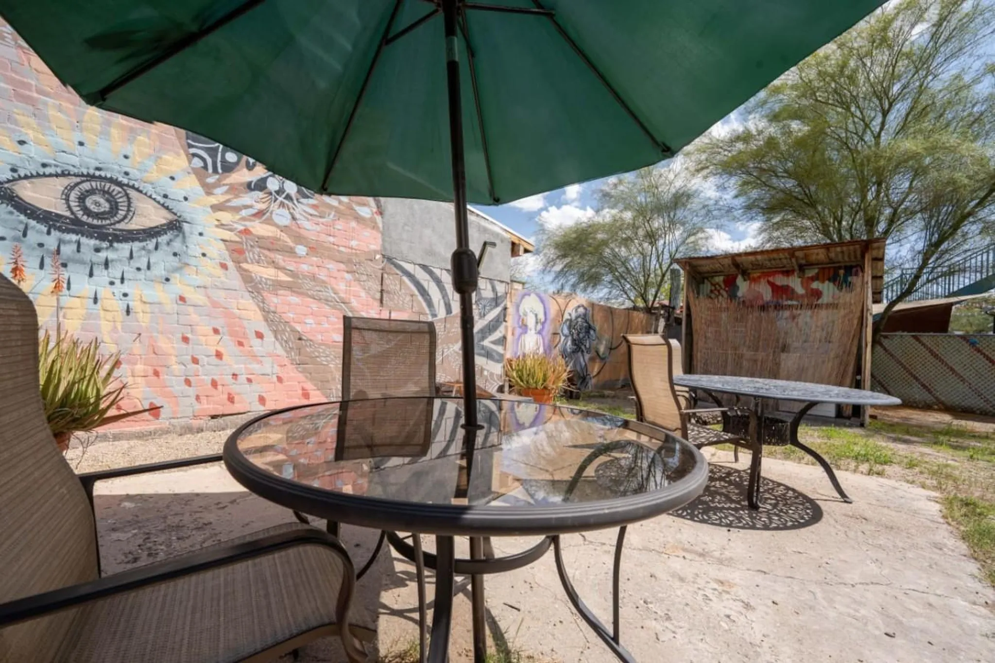 Light 1BR by UofA · Office · Back garden · Pets ok