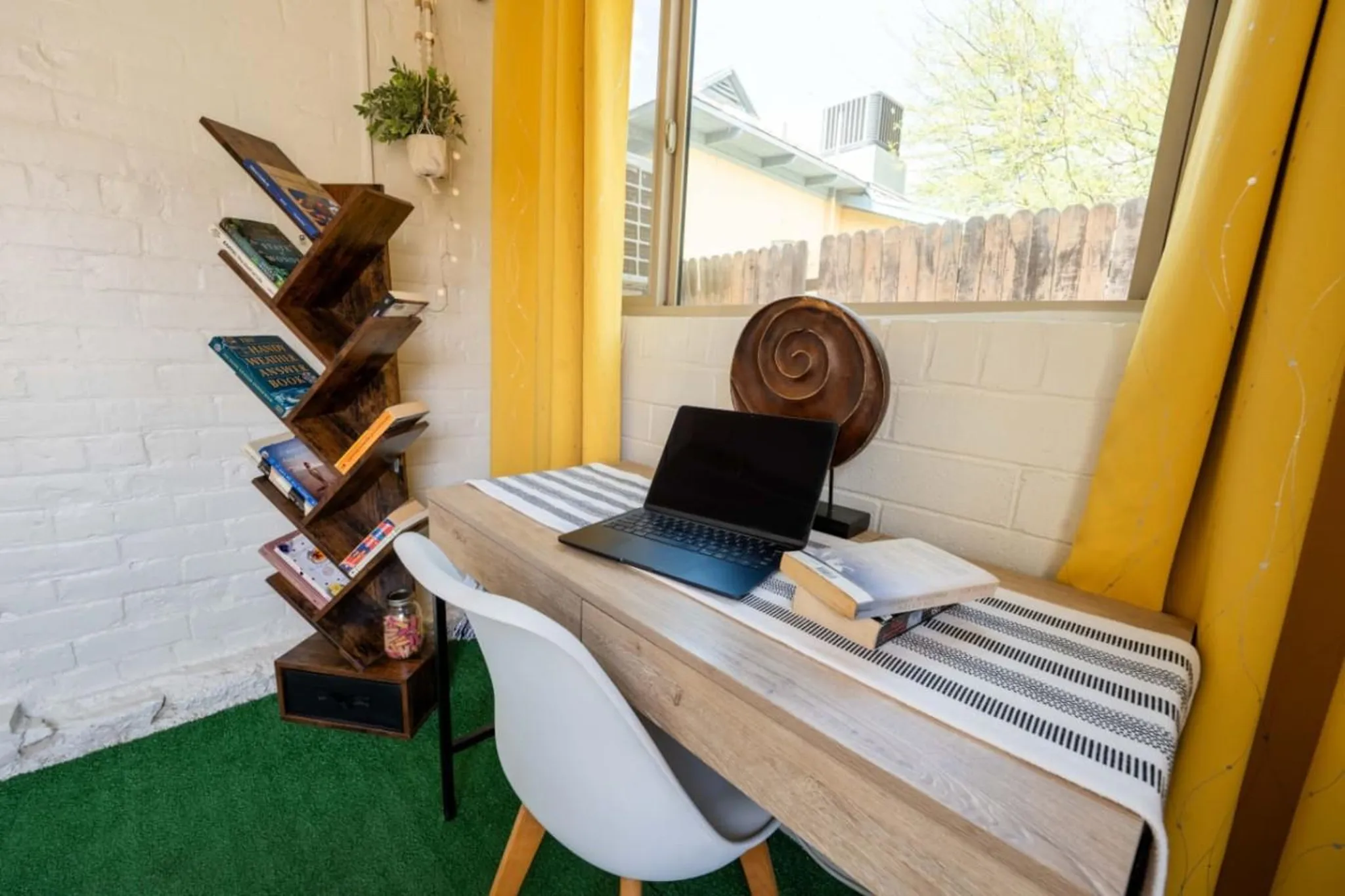 Light 1BR by UofA · Office · Back garden · Pets ok