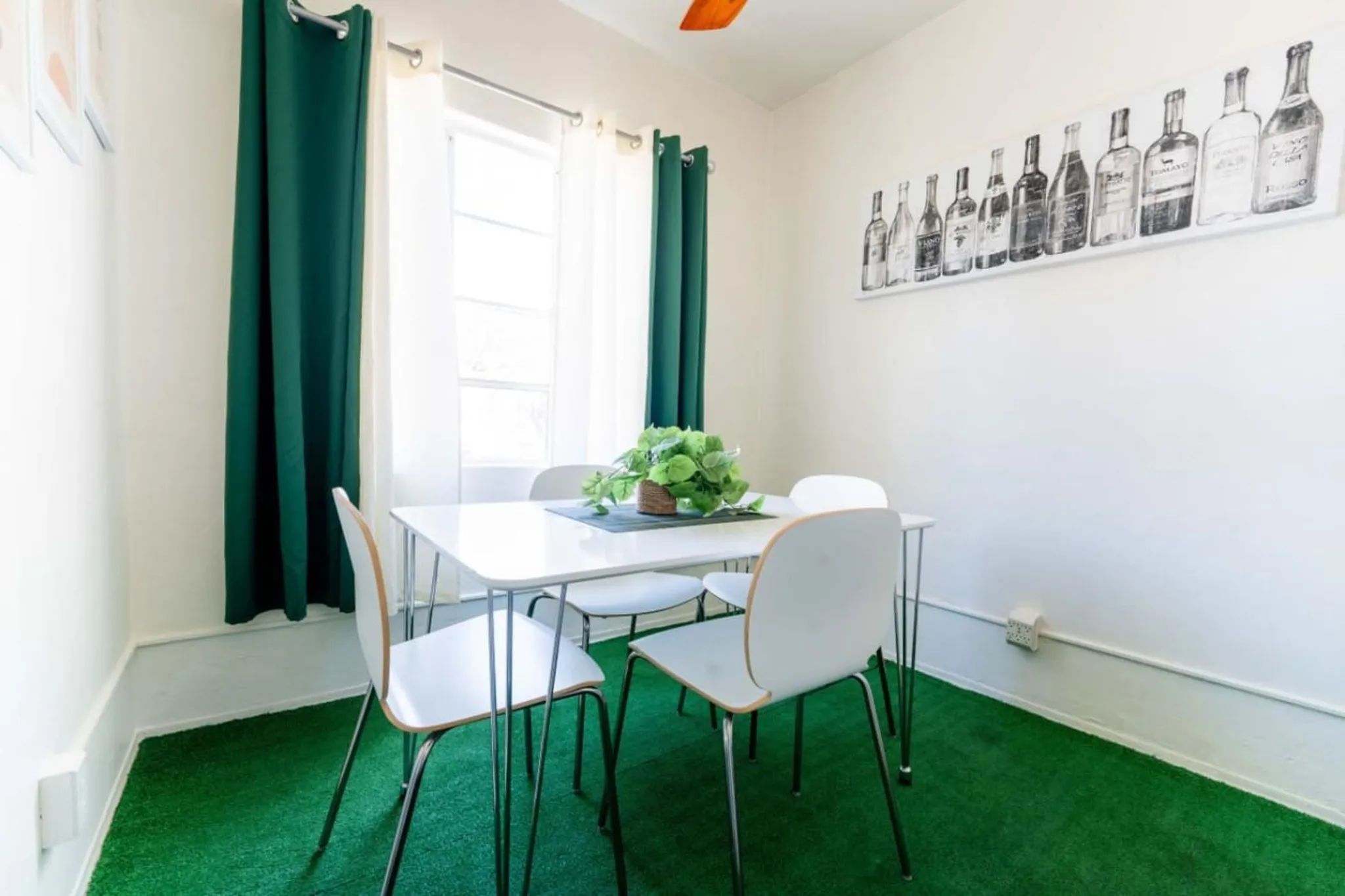 Light 1BR by UofA · Office · Back garden · Pets ok