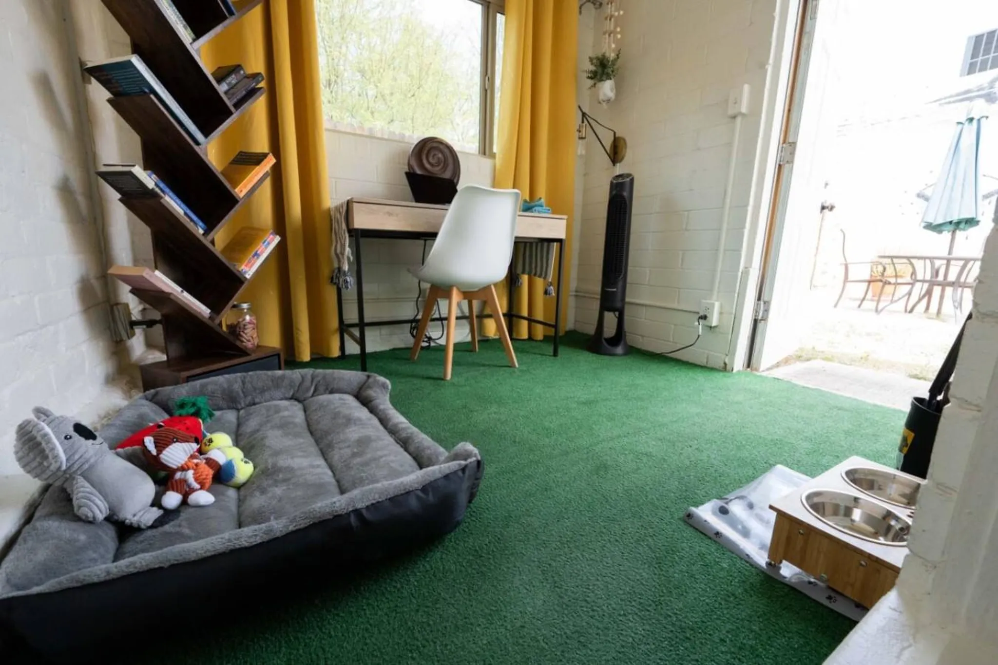 Light 1BR by UofA · Office · Back garden · Pets ok