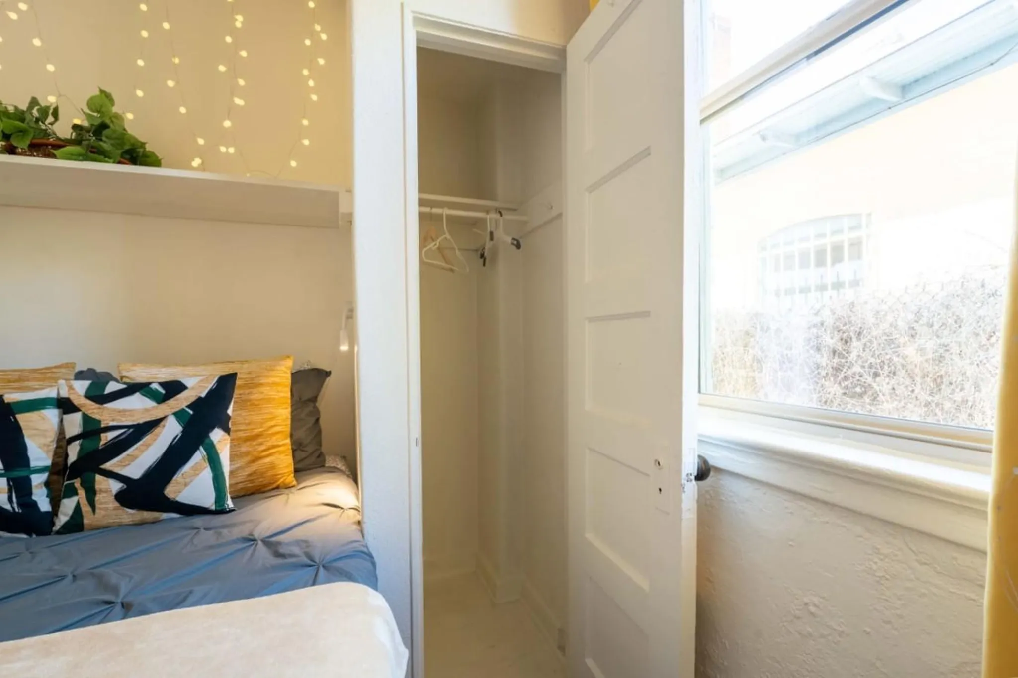 Light 1BR by UofA · Office · Back garden · Pets ok
