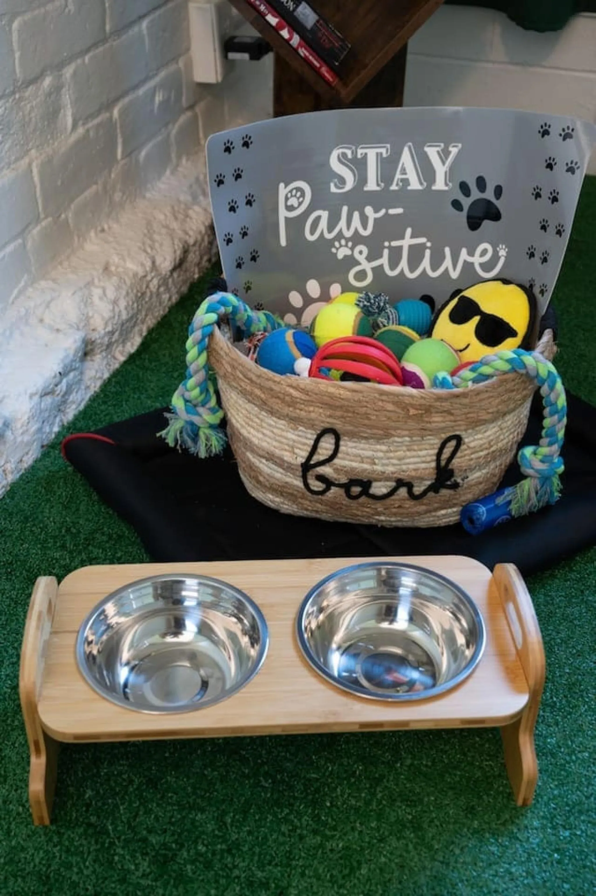 Light 1BR by UofA · Office · Back garden · Pets ok
