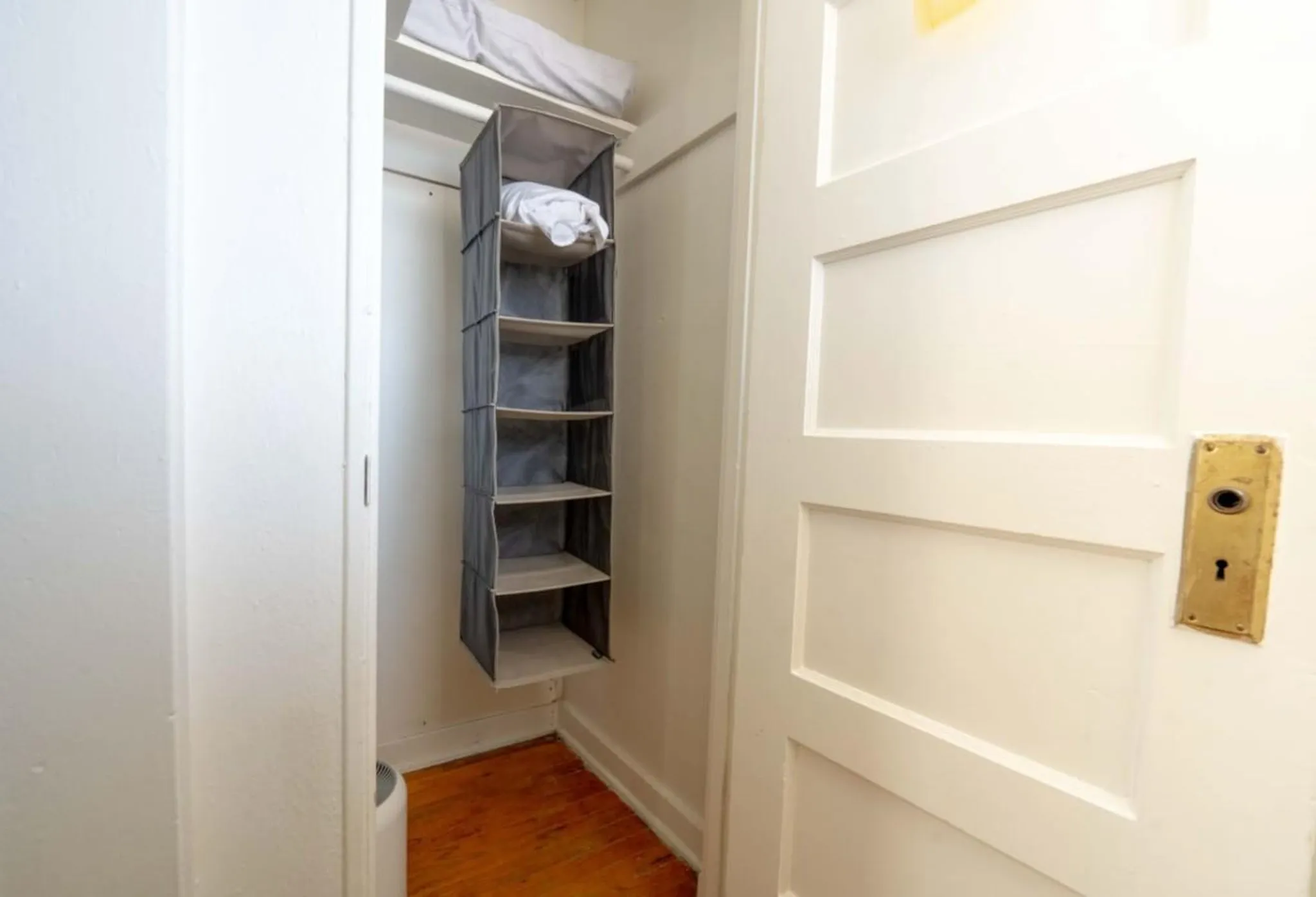 Light 1BR by UofA · Office · Back garden · Pets ok