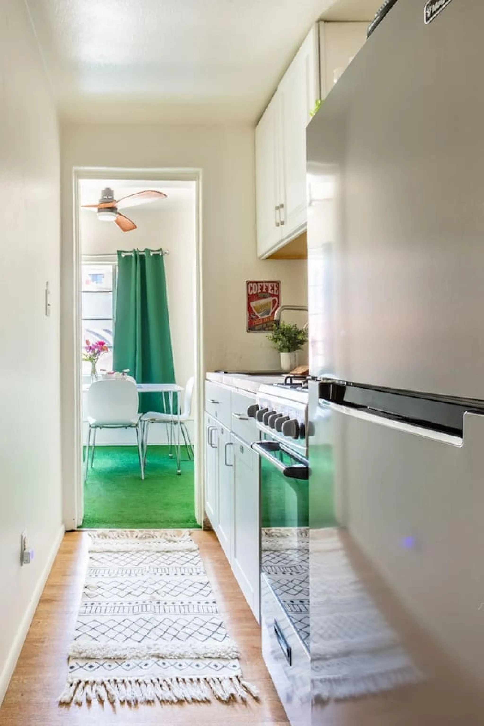 Light 1BR by UofA · Office · Back garden · Pets ok