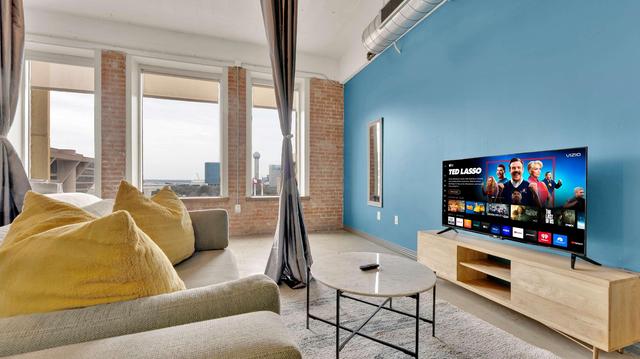 Downtown Apt: Pool, Free Breakfast & Valet