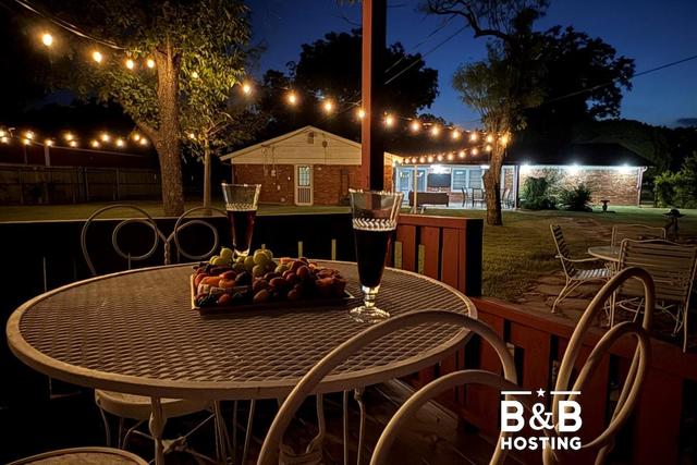 Willow Way - Cozy Brick Home with Outdoor Oasis