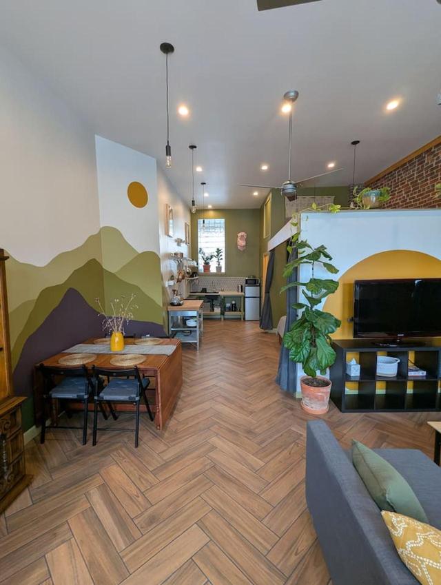 Artsy studio in Lawrenceville: easy & free parking
