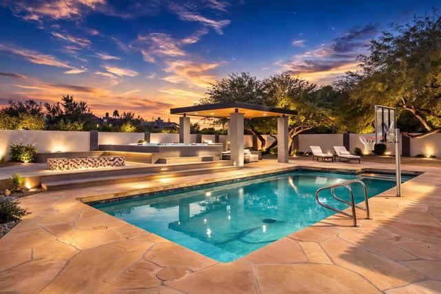 Modern estate w/heated pool & outdoor kitchen