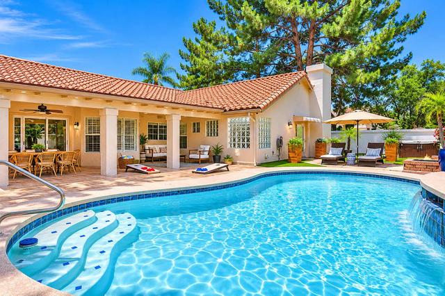 7th Heaven Luxury Lakes 5 Bed