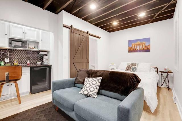 Minimalist Modern Suite Near German Village