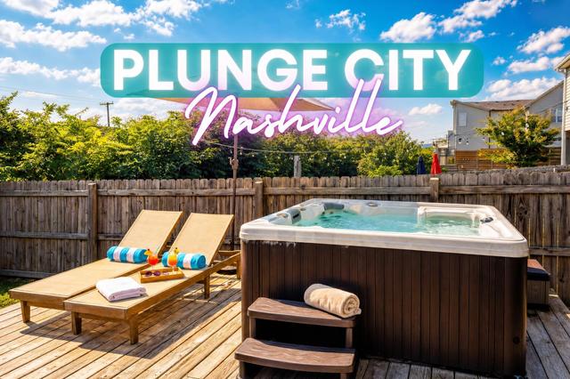 Nashville hot tub & mini golf home, sleeps 12