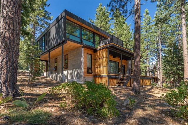 Pet-Friendly Eco-Friendly Truckee Container House w Hot-Tub