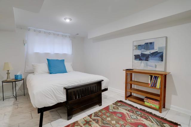 Sojourn Stylish Capitol Hill Garden-Level 1BD