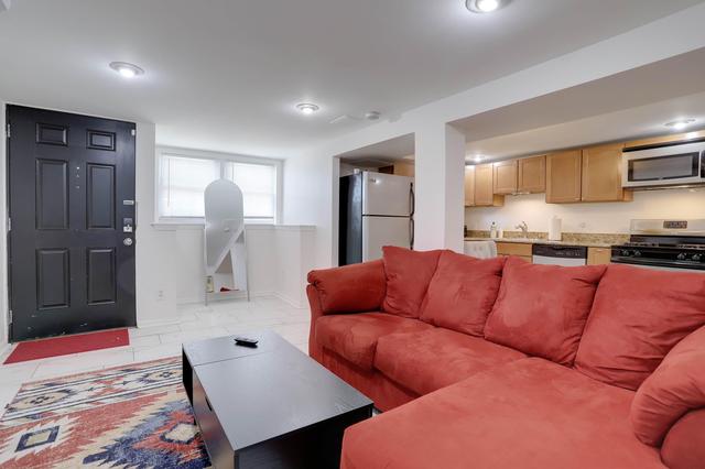 Sojourn Stylish Capitol Hill Garden-Level 1BD