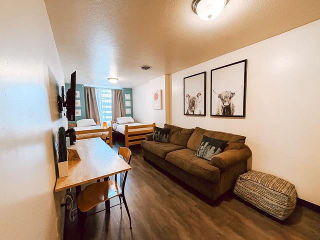 Cozy + Convenient | Downtown Apt | Walk Everywhere