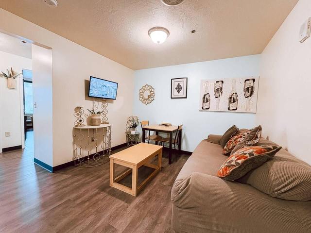 Spacious 2BR 2BA Downtown Apt | Walk Everywhere