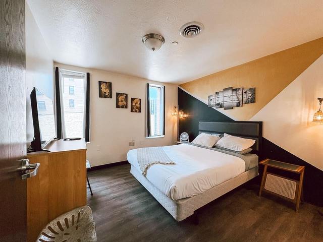 Downtown Queen Apt | Roku TV | Walk Everywhere
