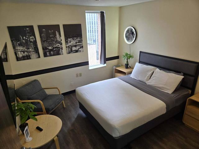 Downtown Studio Retreat | Queen Bed + 55” Smart TV