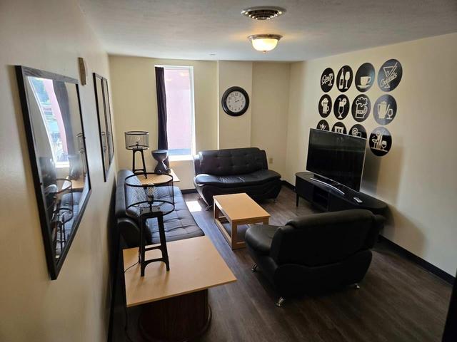 Downtown 2BR/2B | King Rm + Bunk Rm | River Views
