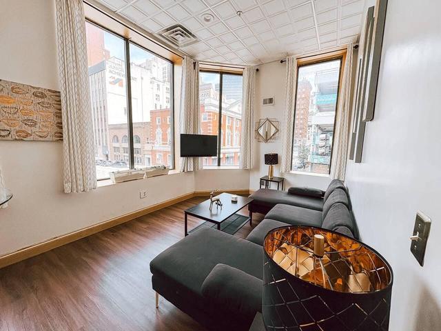City Views | Downtown Apt | Walk Everywhere