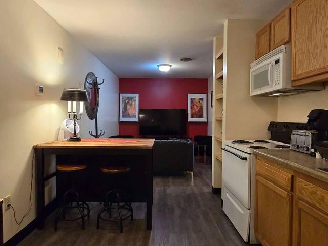 Large Private Downtown Apartment | 2BR + 2BA + 60”