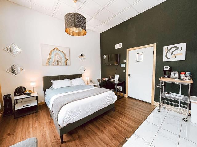 Central Downtown Queen Bed | Walk to all Venues