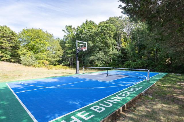 Six-bedroom vacation home in Bourne near the Cape Cod Canal