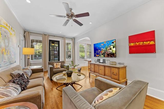 Cozy Condo in Myers Park with Porch, King Bed & Free Parking