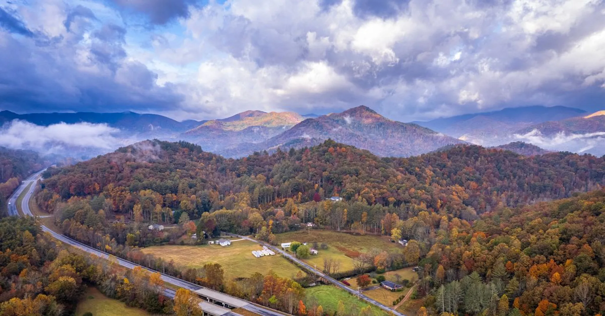 Fall Foliage in Marshall, NC 2026: Madison County Leaf-Peeping Guide and Cabins
