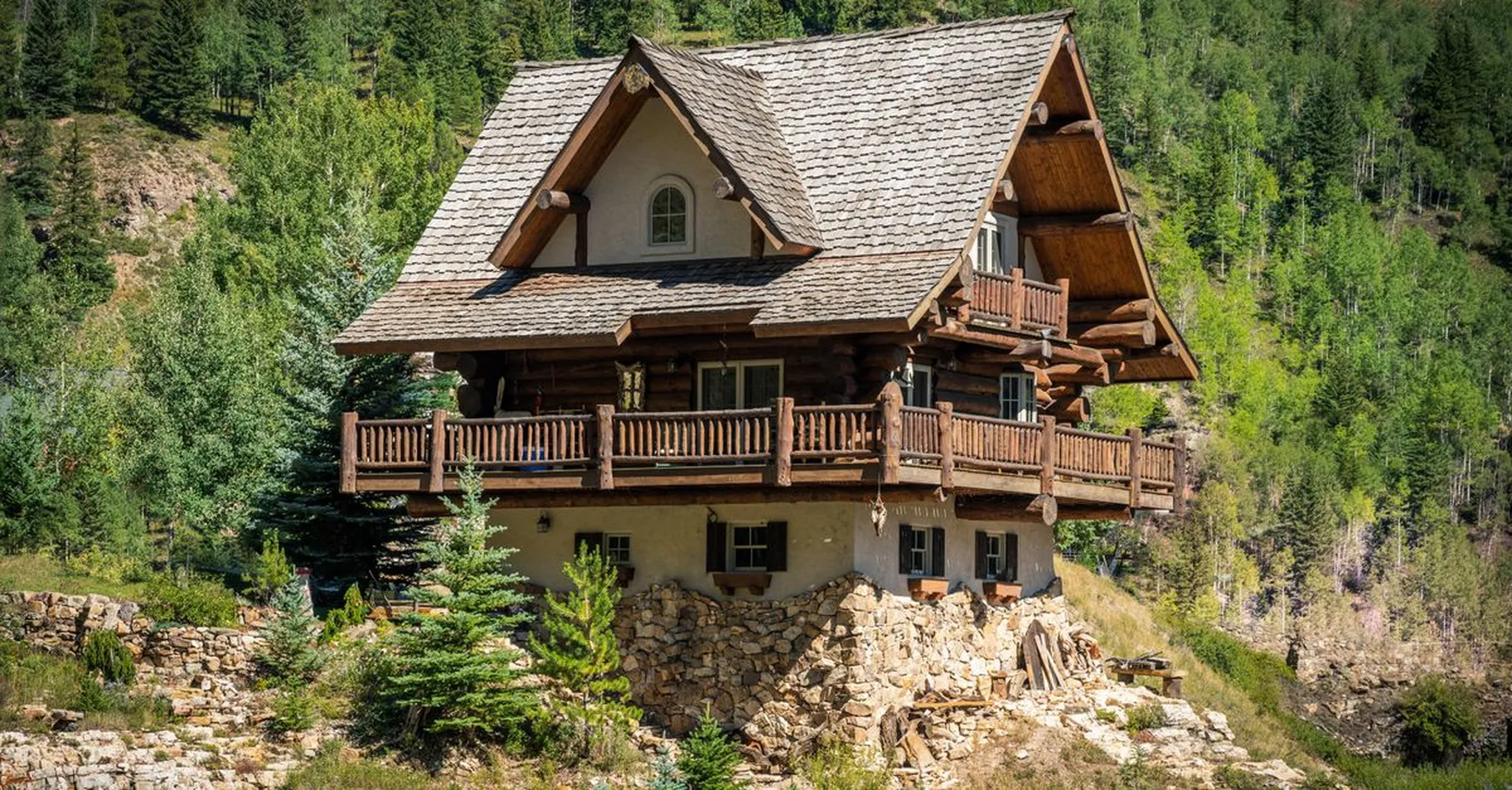 Veterans Day Weekend Evergreen Colorado 2026: Crisp Mountain Air and Cabin Stays