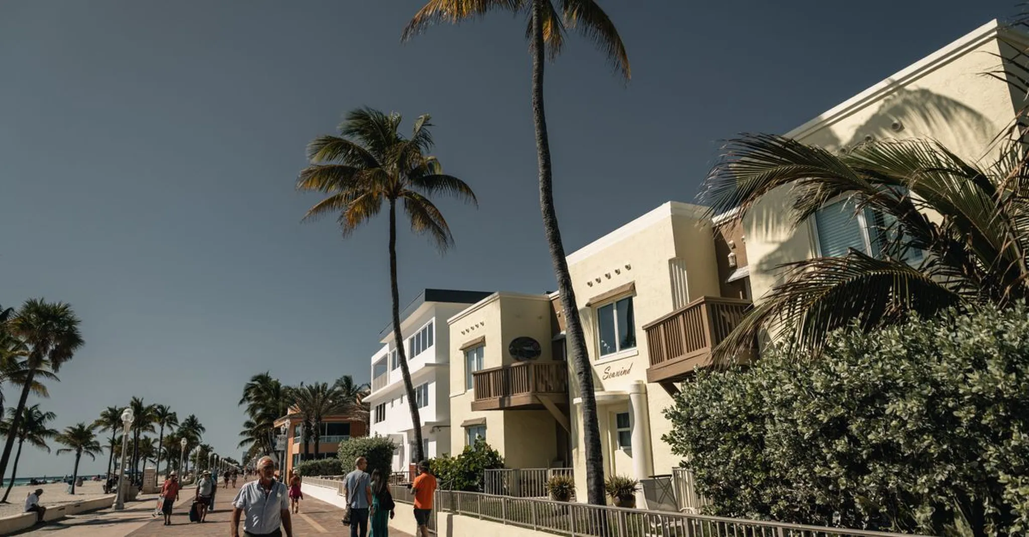 Hollywood Beach Broadwalk Summer Guide 2026: Eats, Activities & Group Stays