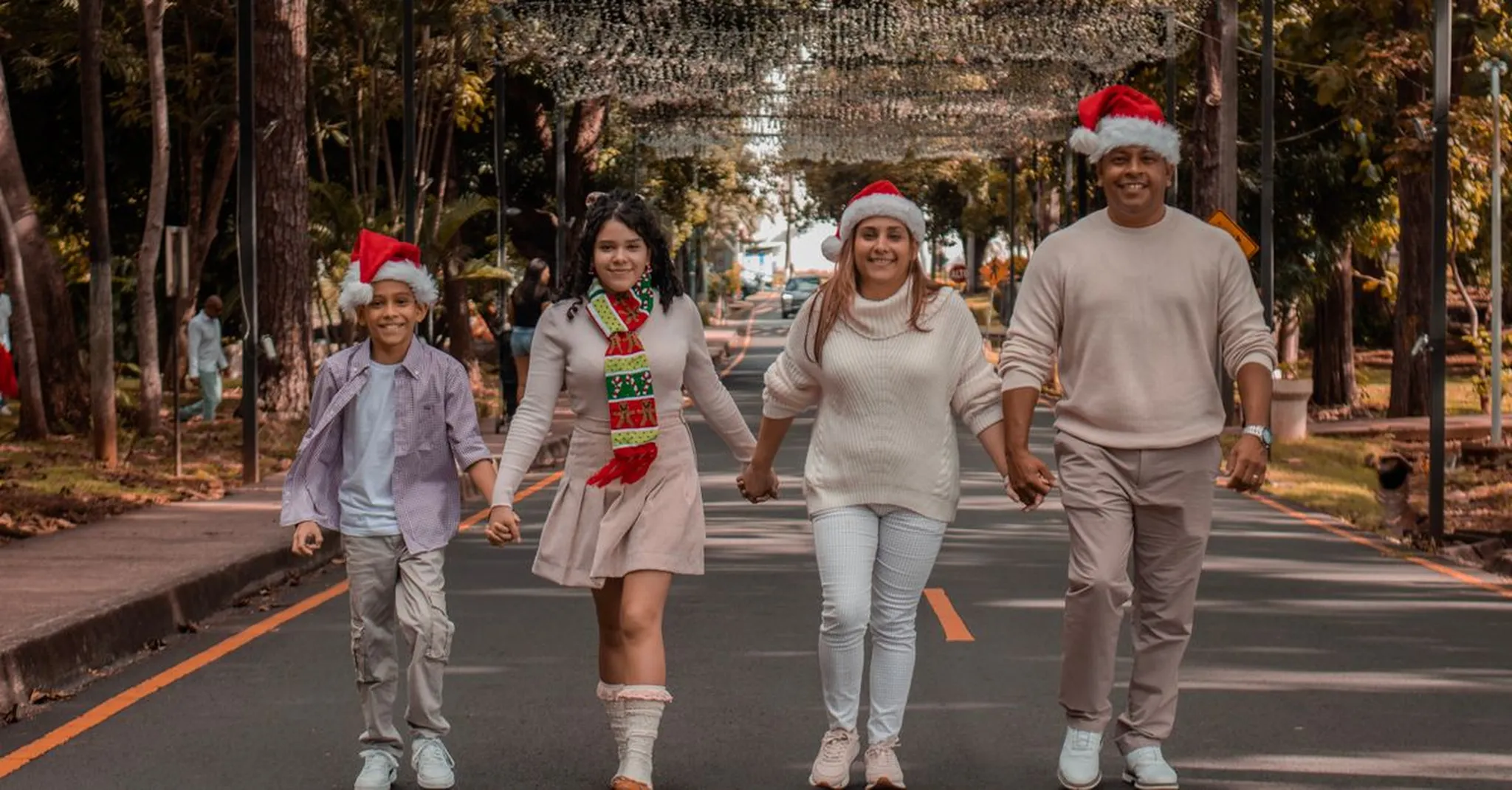 Christmas 2026 in Hollywood, FL: A Warm-Weather Beach Christmas for Big Families