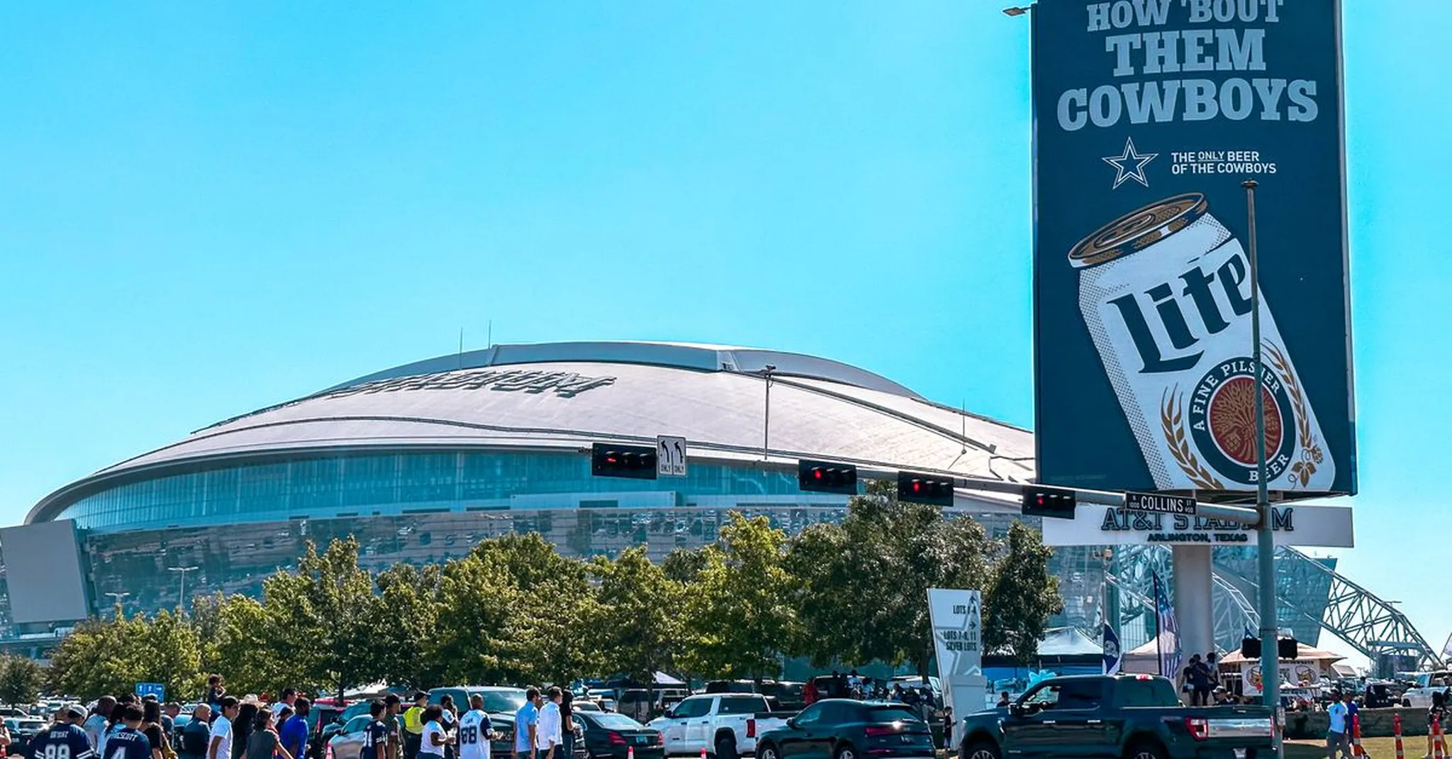 Thanksgiving in Dallas 2026: Cowboys Game, Turkey Trot, and Downtown Stays