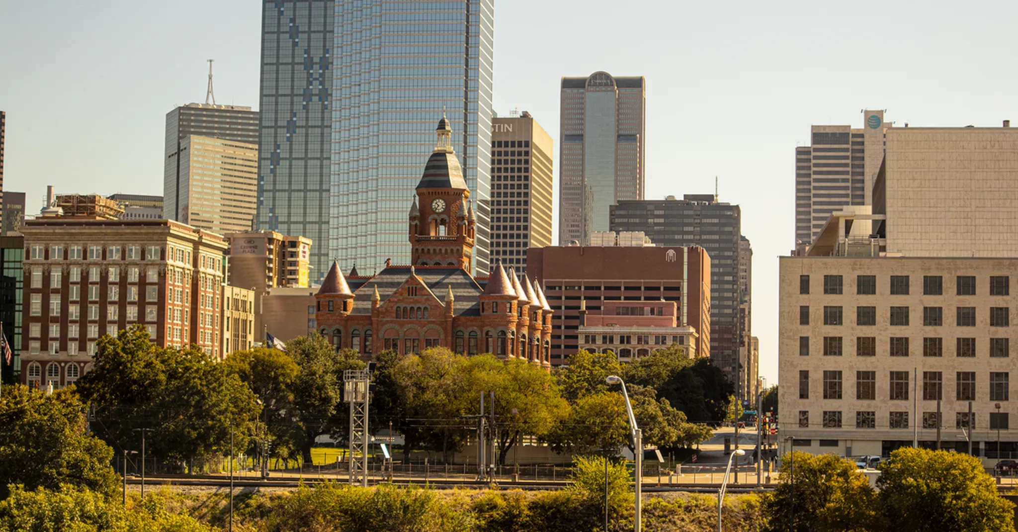 Dallas in 3 Days Without a Car: A Museum-and-Aquarium Itinerary and Where to Stay